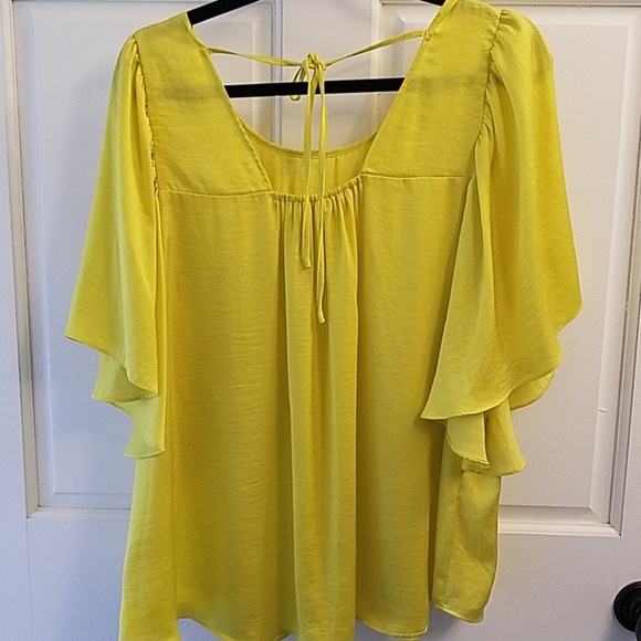 Fun bright yellow top - Picture 4 of 4